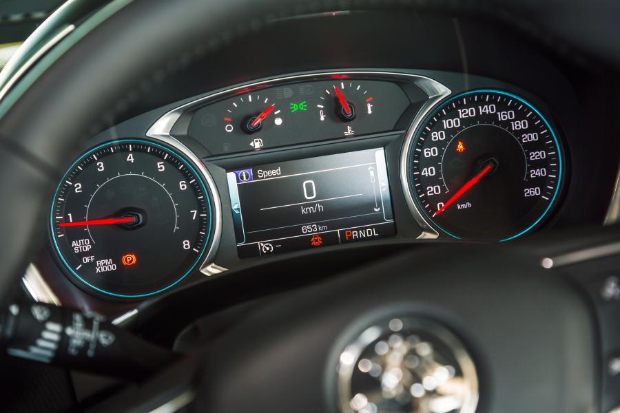 Панель приборов Holden Equinox LTZ-V 2017 года  (фото 38 из 40)